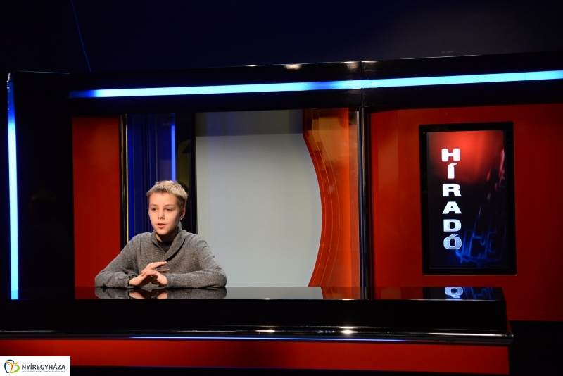 Iskolás csoport látogatása a Nyíregyházi Televíziónál