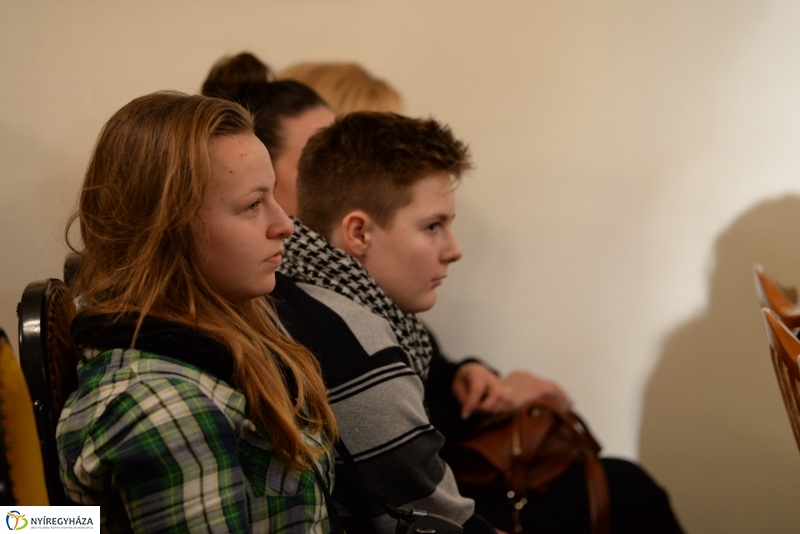 Festmény-  és fotókiállítás a Bencs Villában