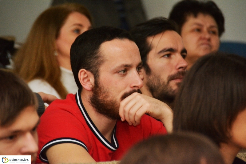 Angol nyelvű Tematikus Vita Show az Egészségügyi Karon