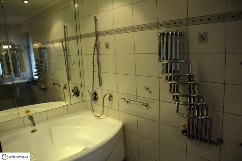 Deluxe Apartmanház Sóstón