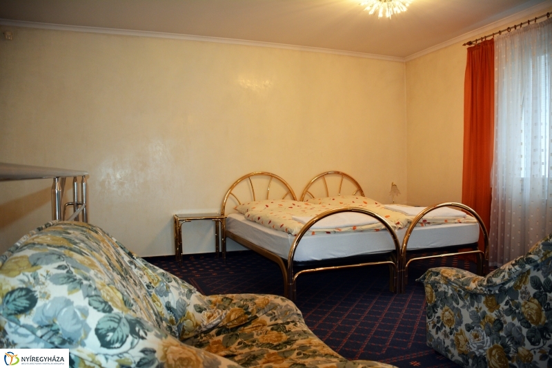 Deluxe Apartmanház Sóstón