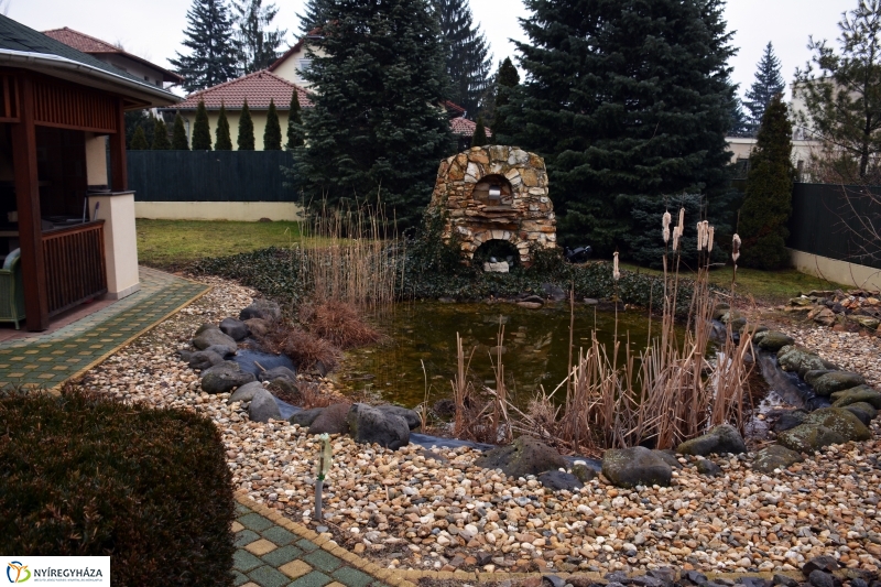 Deluxe Apartmanház Sóstón