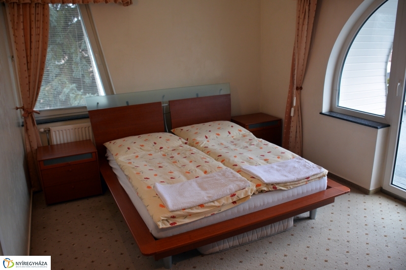 Deluxe Apartmanház Sóstón