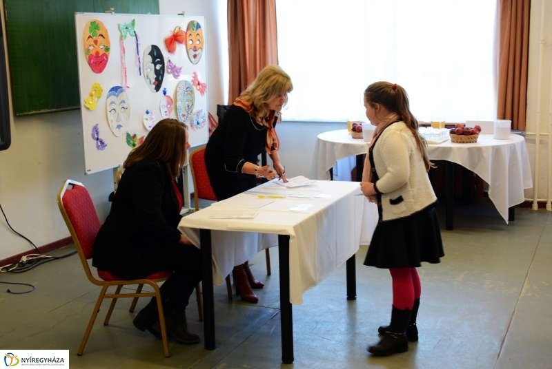 Mesemondó verseny  a Kazinczyban