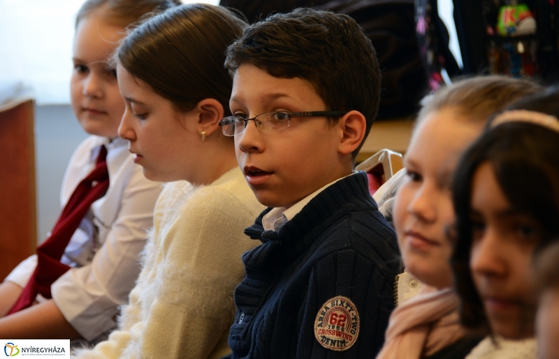 Mesemondó verseny  a Kazinczyban