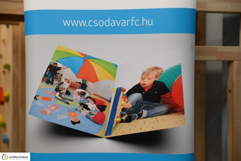 Együttműködési aláírás a Down Egyesületnél