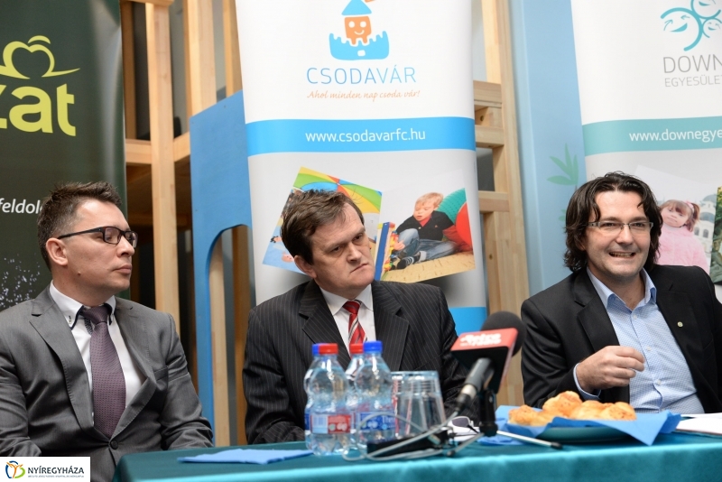 Együttműködési aláírás a Down Egyesületnél