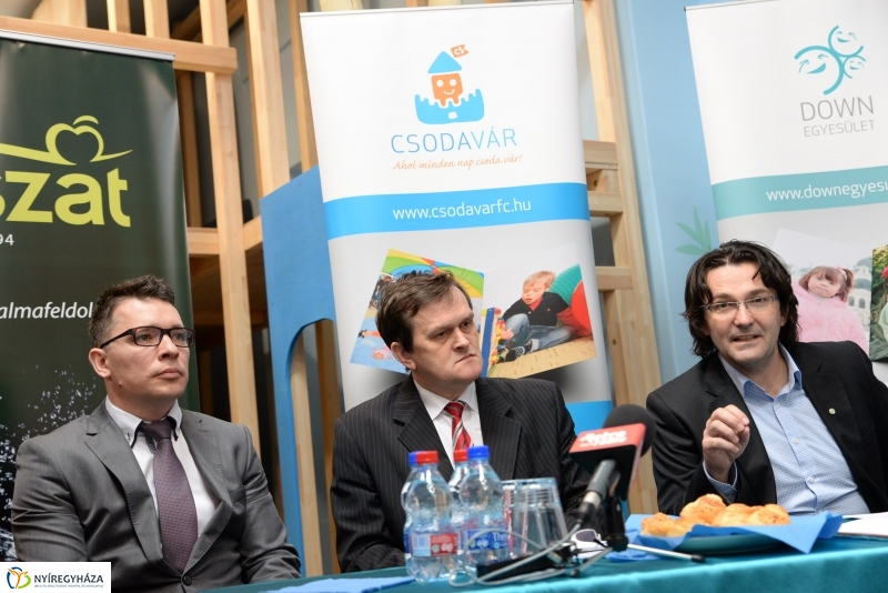 Együttműködési aláírás a Down Egyesületnél