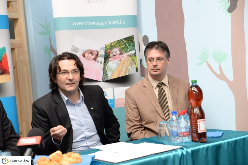Együttműködési aláírás a Down Egyesületnél