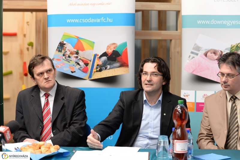 Együttműködési aláírás a Down Egyesületnél