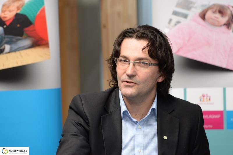 Együttműködési aláírás a Down Egyesületnél