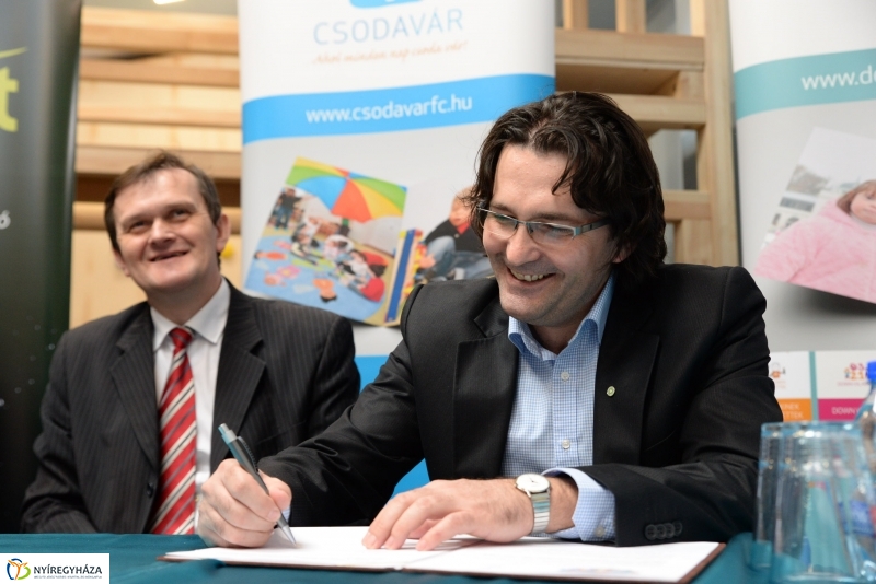 Együttműködési aláírás a Down Egyesületnél