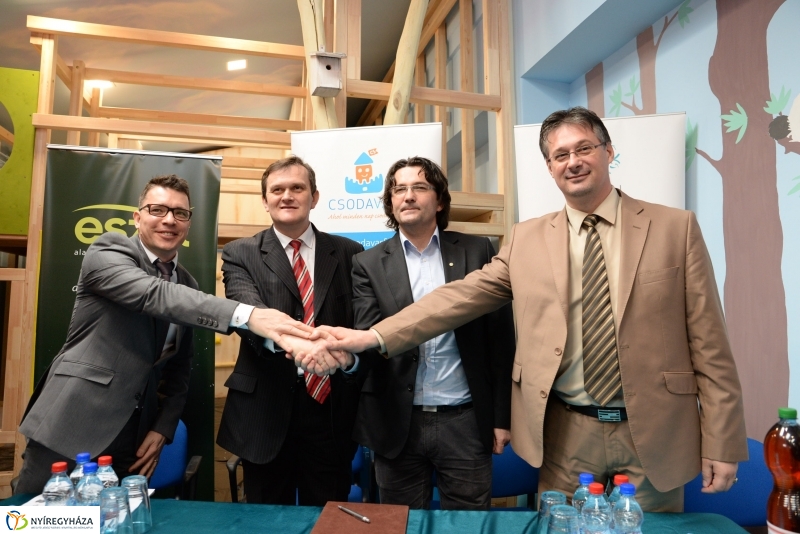 Együttműködési aláírás a Down Egyesületnél