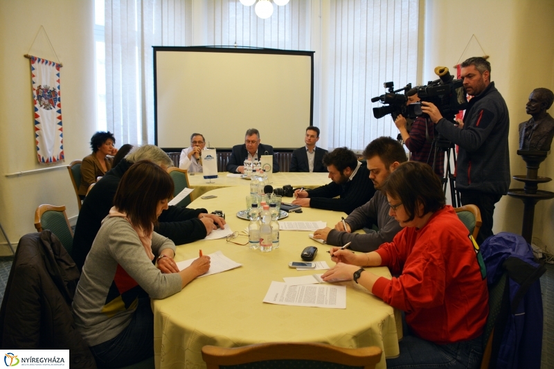 Kórház Sajtótájékoztató