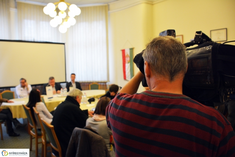 Kórház Sajtótájékoztató