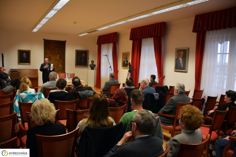 MOZAIKOK NYÍREGYHÁZA XX. SZÁZADI TÖRTÉNELMÉBŐL