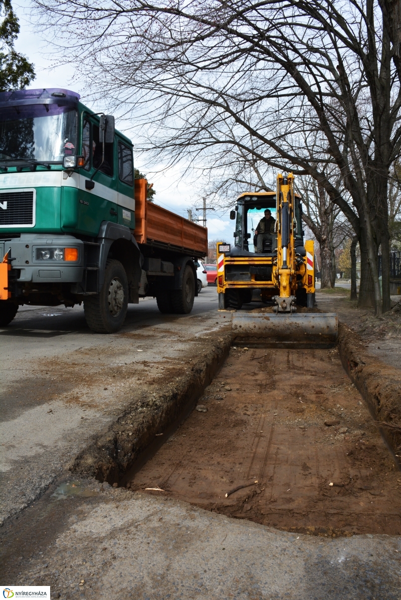 Megkezdődtek a kátyúzások városunkban