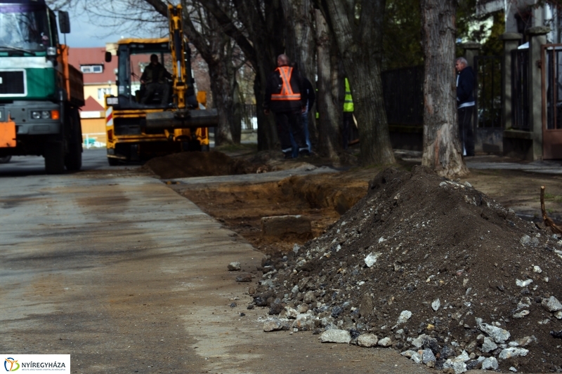 Megkezdődtek a kátyúzások városunkban