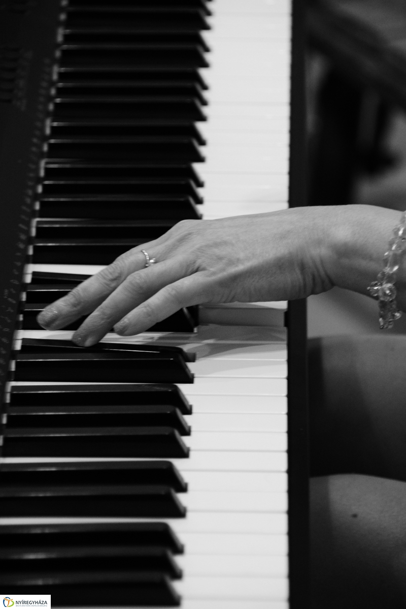 Női írók – írónők címmel nőnapi irodalmi délután 