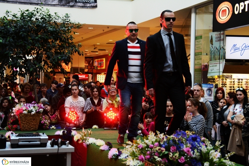 Divatbemutató a NyírPlaza-ban