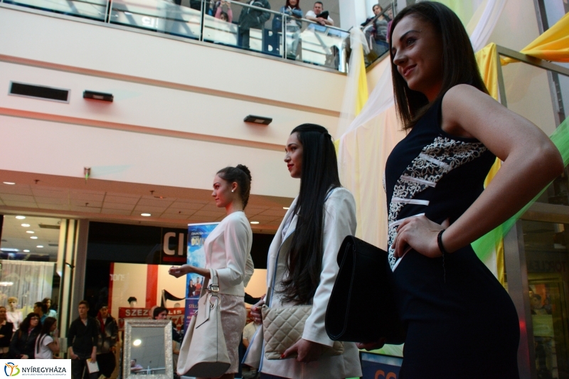 Divatbemutató a NyírPlaza-ban