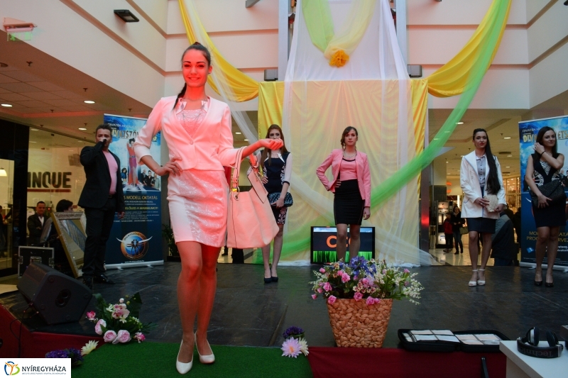 Divatbemutató a NyírPlaza-ban