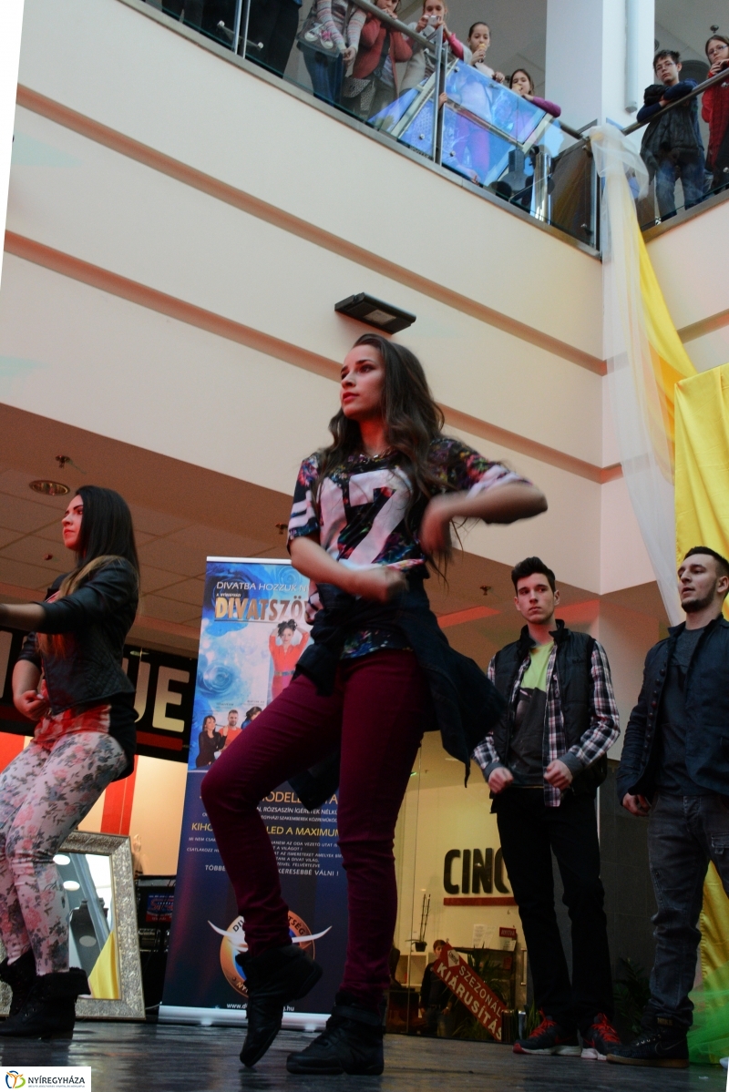 Divatbemutató a NyírPlaza-ban