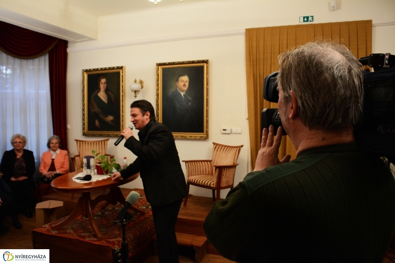 Énekest a Bencs Villában