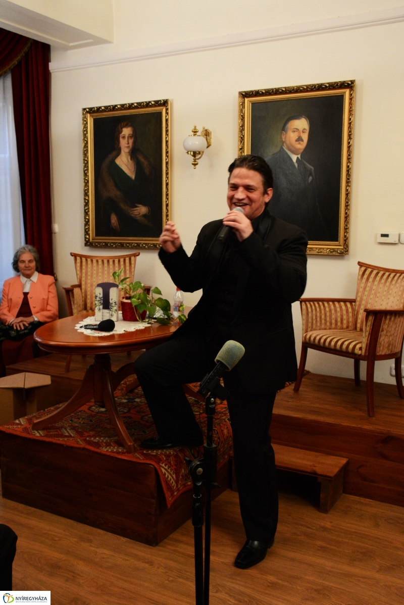 Énekest a Bencs Villában