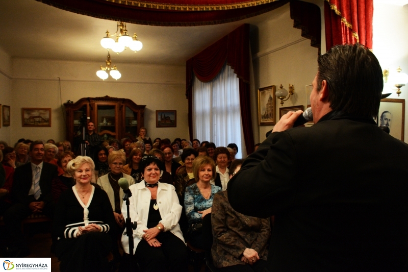 Énekest a Bencs Villában