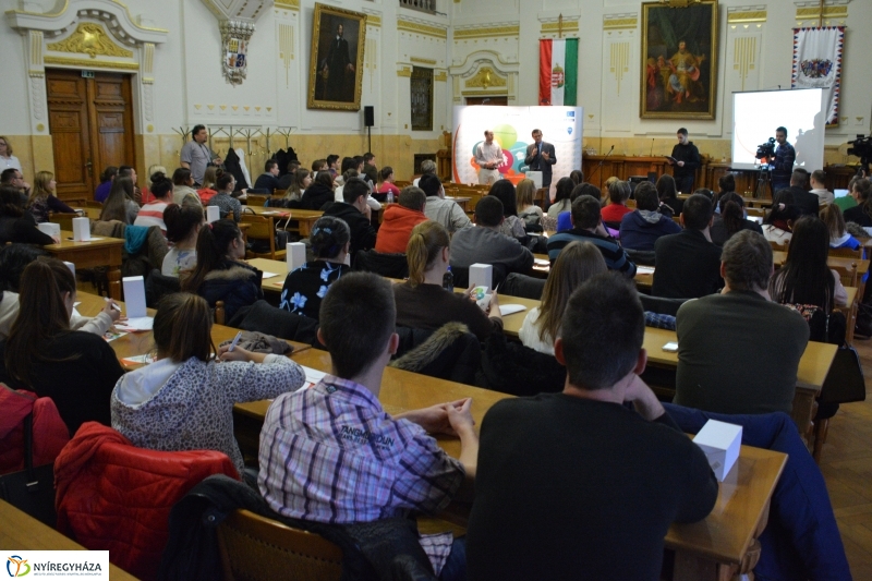 Rólad Szól -  Beszélgetés a Diákokkal