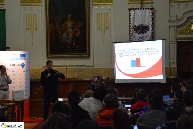 Rólad Szól -  Beszélgetés a Diákokkal