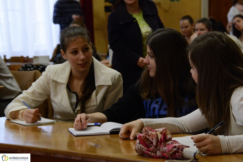 Rólad Szól -  Beszélgetés a Diákokkal