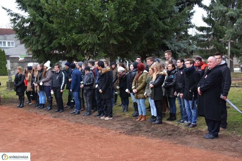 Koszorúzások Március 15.-e alkalmából 