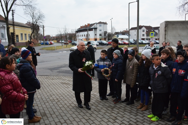 Koszorúzások Március 15.-e alkalmából 