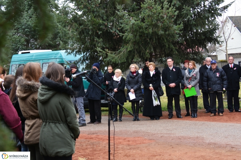 Koszorúzások Március 15.-e alkalmából 