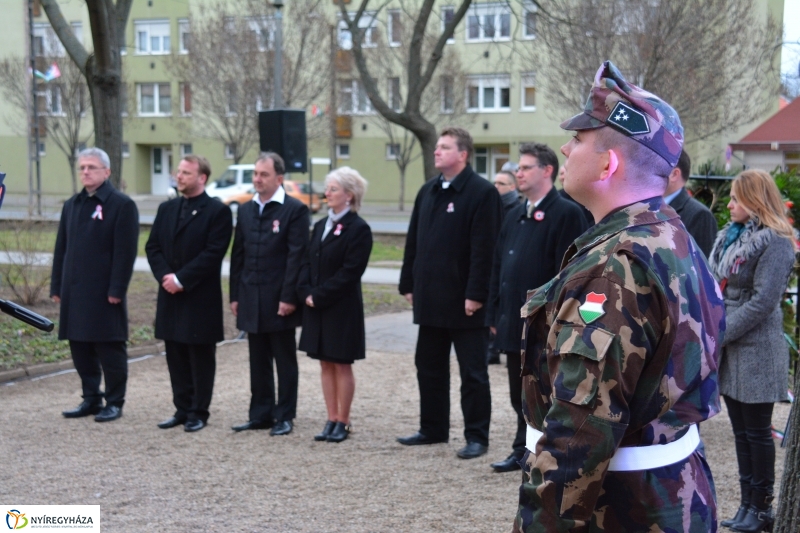 Emlékezés a forradalomra Petőfi szobra előtt