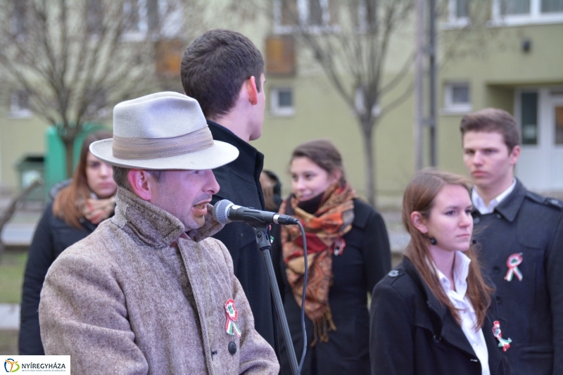 Emlékezés a forradalomra Petőfi szobra előtt