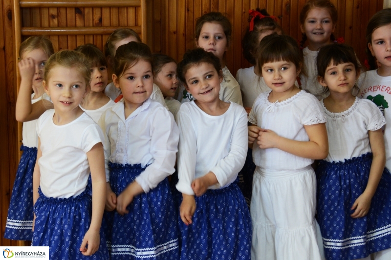Néptánc program a Kerekerdő Óvodában