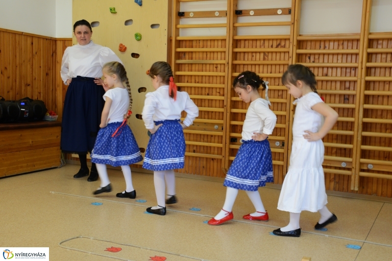 Néptánc program a Kerekerdő Óvodában