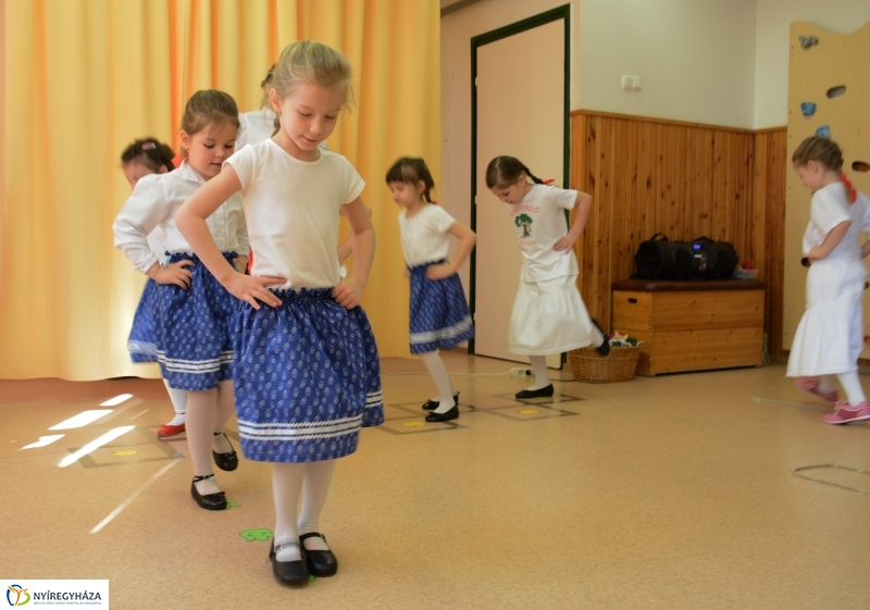Néptánc program a Kerekerdő Óvodában