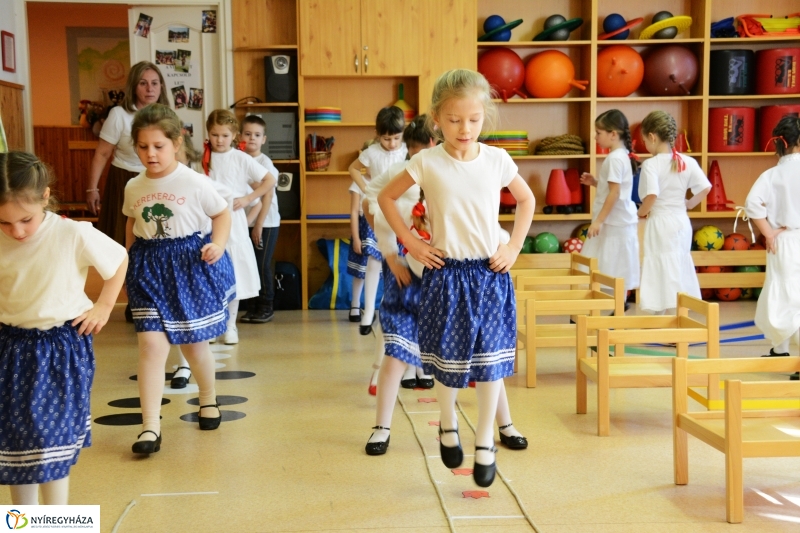 Néptánc program a Kerekerdő Óvodában