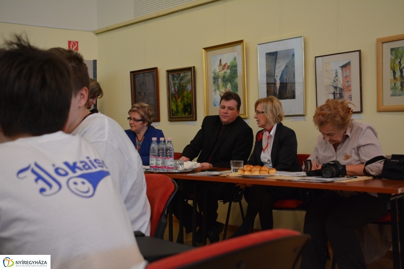 Lengyel Magyar Vetélkedő a Könyvtárban