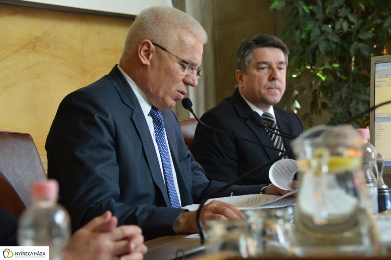 Közgyűlés a Városházán