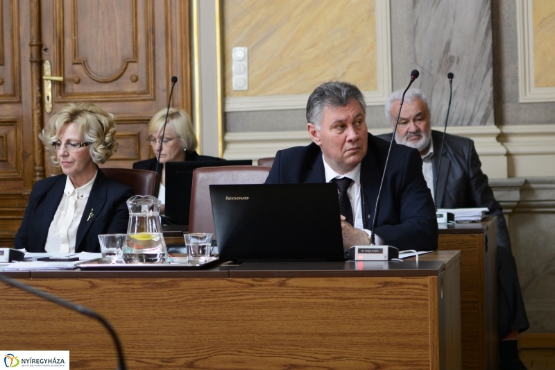 Közgyűlés a Városházán