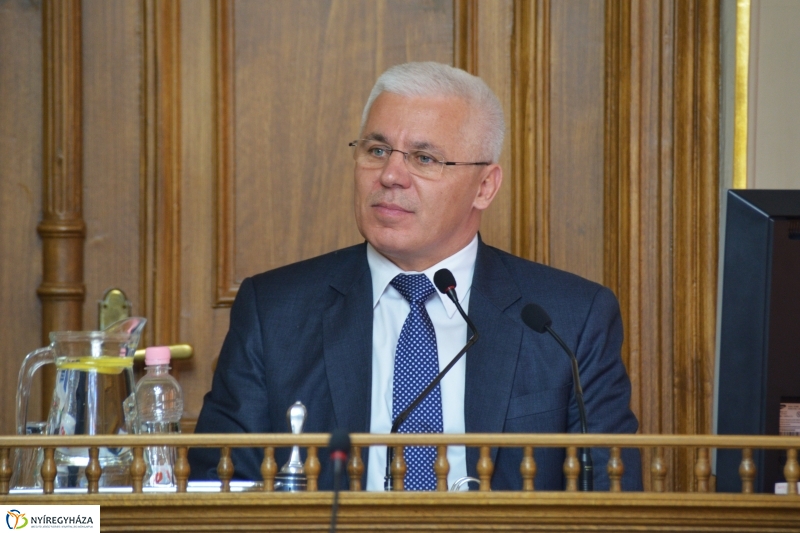 Közgyűlés a Városházán