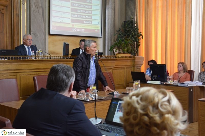 Közgyűlés a Városházán