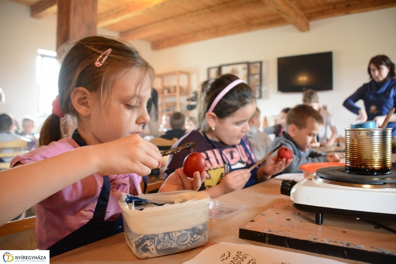 Tojásfestés a Sótói Múzeumfaluban