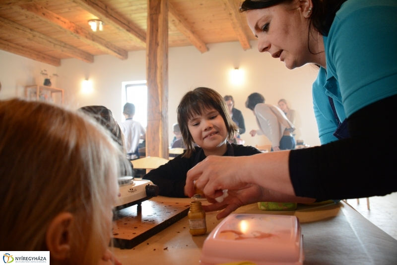 Tojásfestés a Sótói Múzeumfaluban