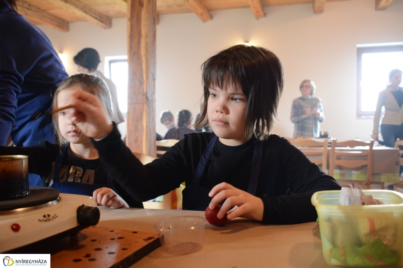 Tojásfestés a Sótói Múzeumfaluban